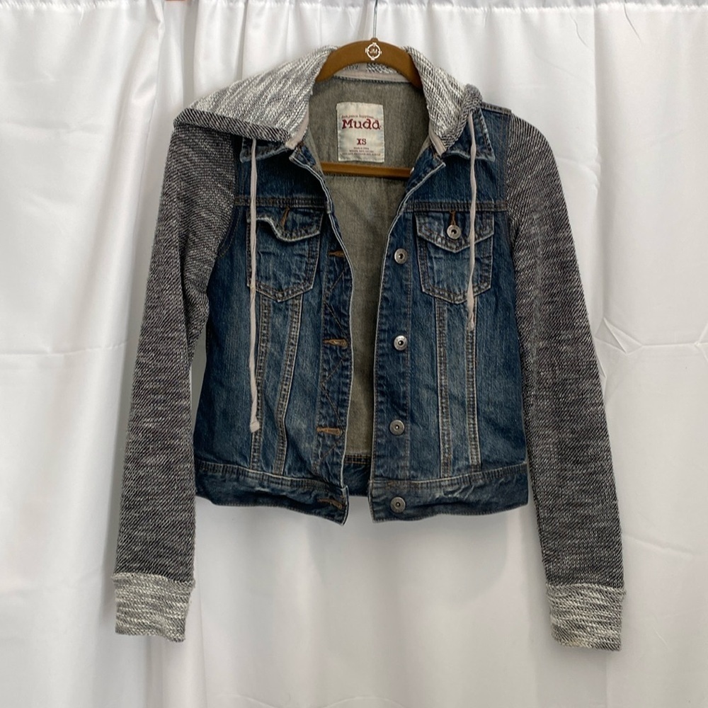 Mudd Jean jacket with hoodie.‎ XS juniors